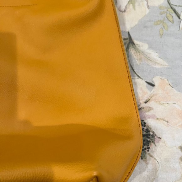 Women's Handbag - Picture 3 of 11